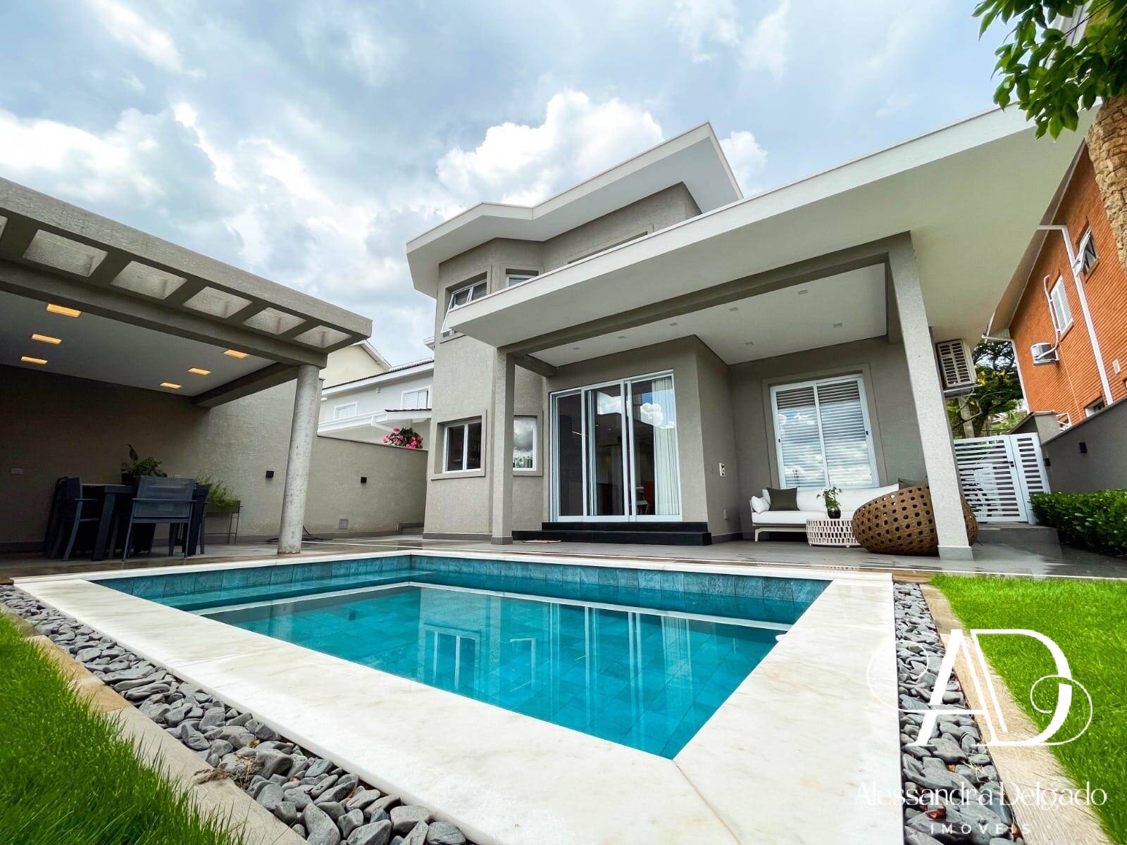 Casa, 4 quartos, 283 m² - Foto 1